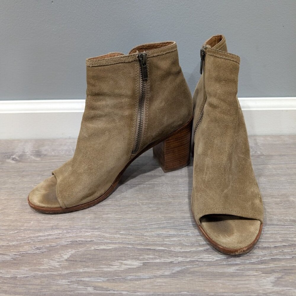 Frye Danica Peep Toe Bootie Boots Heeled Sand Italian Suede Side Zipper Sz 9.5M